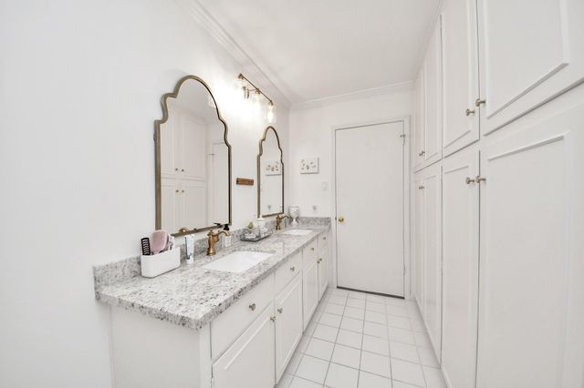 10115 Holly Springs Drive, Houston, TX 77042