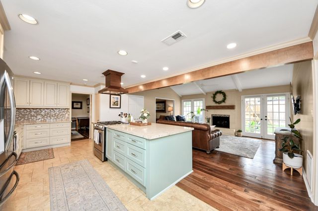 10115 Holly Springs Drive, Houston, TX 77042