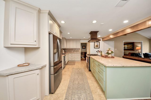 10115 Holly Springs Drive, Houston, TX 77042