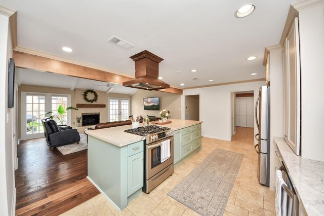 10115 Holly Springs Drive, Houston, TX 77042