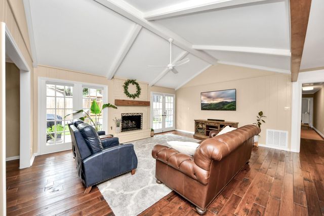 10115 Holly Springs Drive, Houston, TX 77042