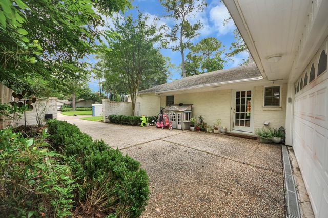 10115 Holly Springs Drive, Houston, TX 77042