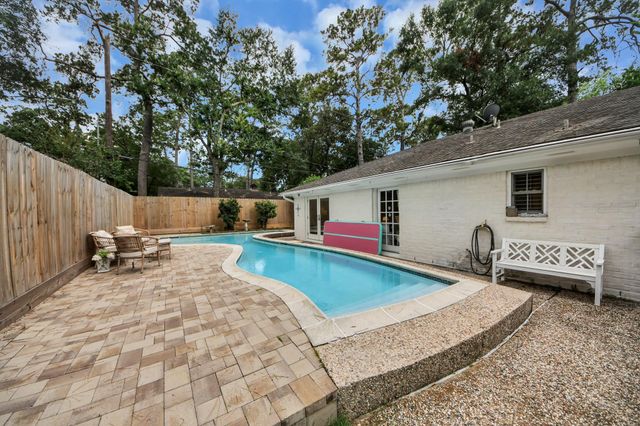 10115 Holly Springs Drive, Houston, TX 77042