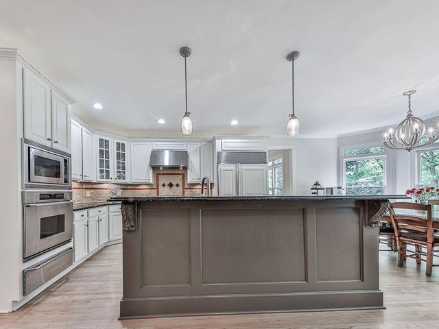 5037 Towne Lake Hills North, Woodstock, GA 30189