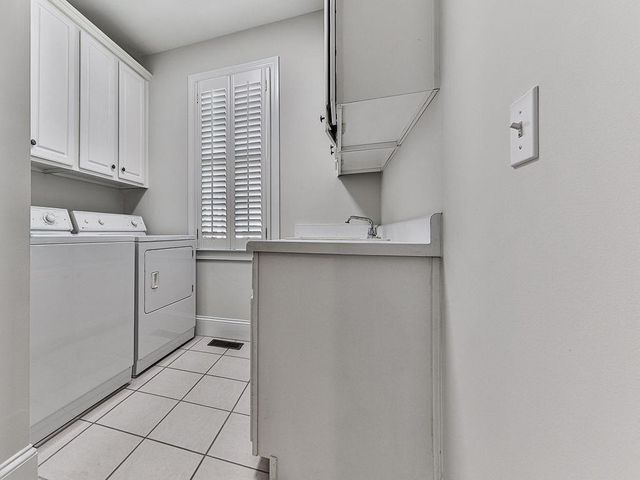 5037 Towne Lake Hills North, Woodstock, GA 30189