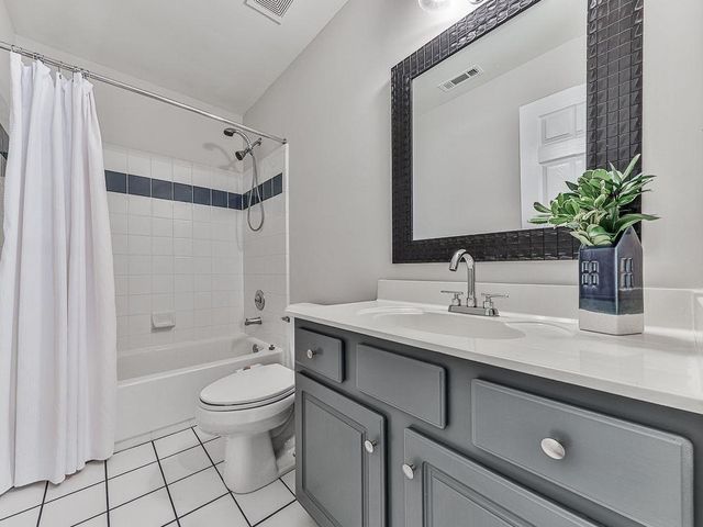 5037 Towne Lake Hills North, Woodstock, GA 30189