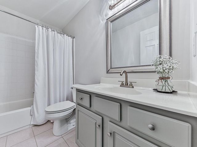 5037 Towne Lake Hills North, Woodstock, GA 30189