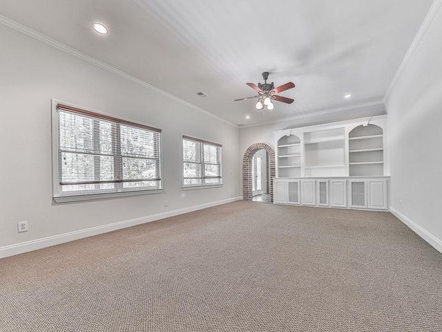 5037 Towne Lake Hills North, Woodstock, GA 30189