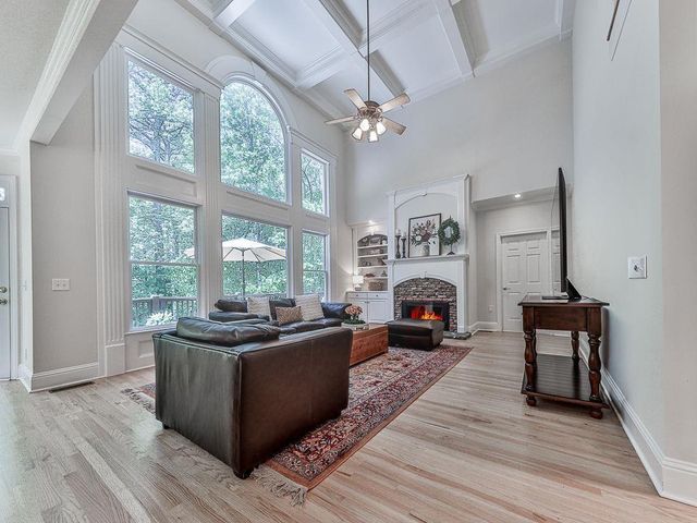 5037 Towne Lake Hills North, Woodstock, GA 30189