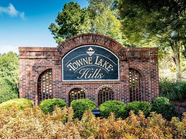 5037 Towne Lake Hills North, Woodstock, GA 30189