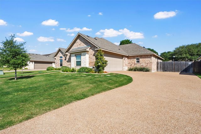 857 Day Star Drive, Hewitt, TX 76643