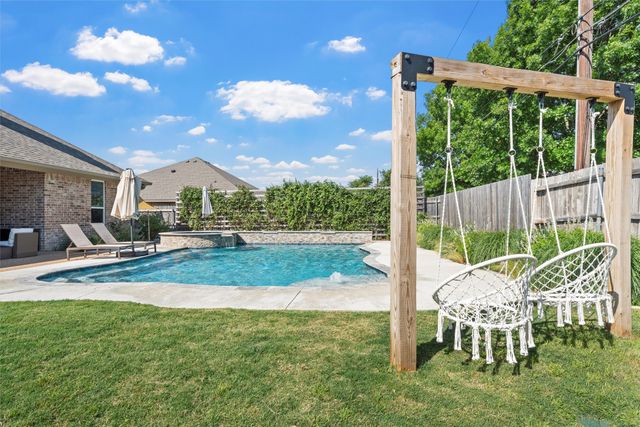 857 Day Star Drive, Hewitt, TX 76643
