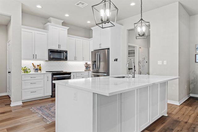 857 Day Star Drive, Hewitt, TX 76643