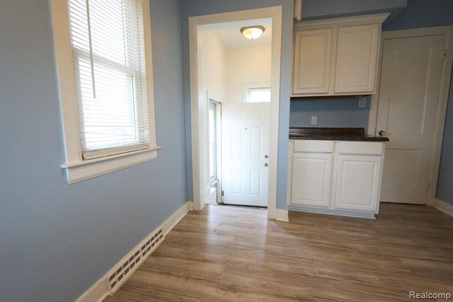 5915 Merriman Road, Garden City, MI 48135