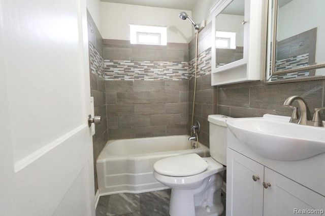 5915 Merriman Road, Garden City, MI 48135