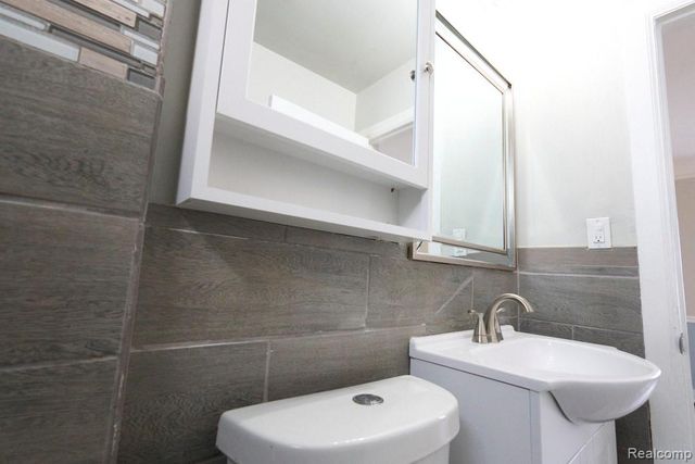 5915 Merriman Road, Garden City, MI 48135