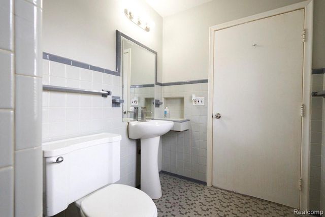 5915 Merriman Road, Garden City, MI 48135