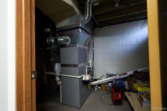 5915 Merriman Road, Garden City, MI 48135