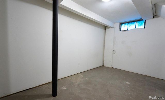 5915 Merriman Road, Garden City, MI 48135