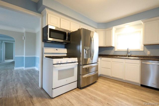 5915 Merriman Road, Garden City, MI 48135