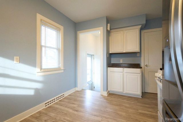 5915 Merriman Road, Garden City, MI 48135