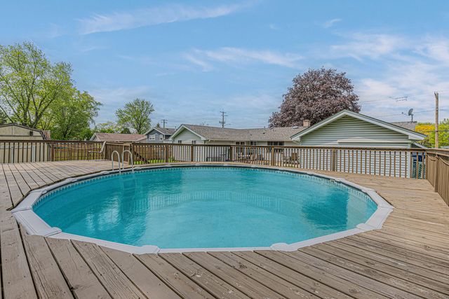 635 S SPRINGINSGUTH Road, Schaumburg, IL 60193