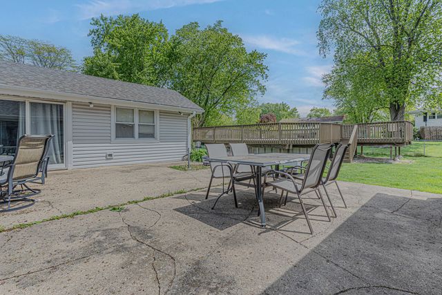 635 S SPRINGINSGUTH Road, Schaumburg, IL 60193