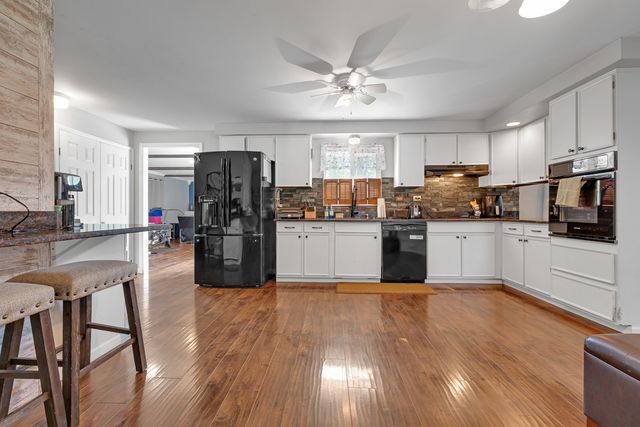 635 S SPRINGINSGUTH Road, Schaumburg, IL 60193