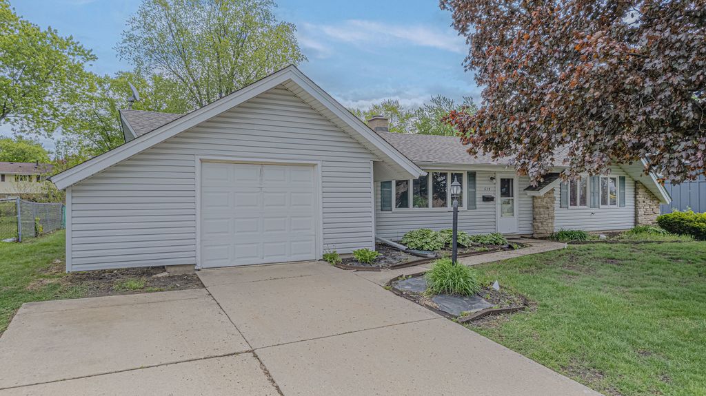 635 S SPRINGINSGUTH Road, Schaumburg, IL 60193