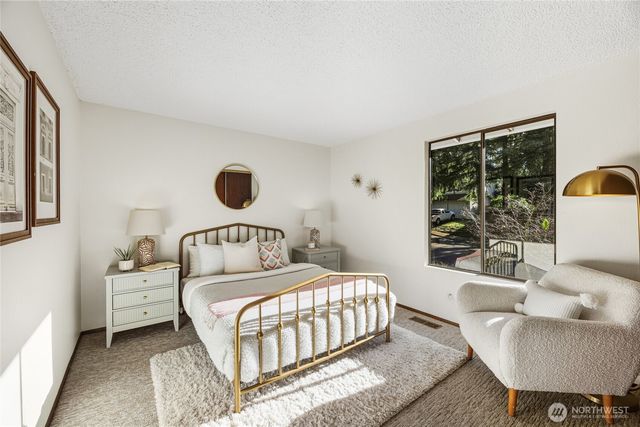 10027 169th Avenue NE, Redmond, WA 98052