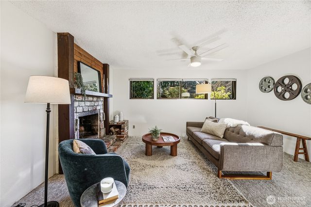 10027 169th Avenue NE, Redmond, WA 98052