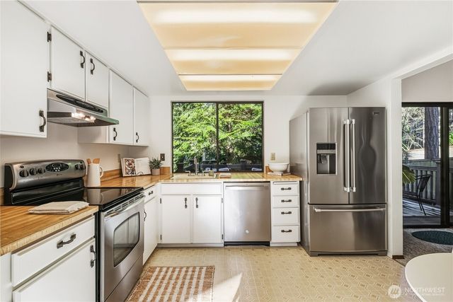 10027 169th Avenue NE, Redmond, WA 98052