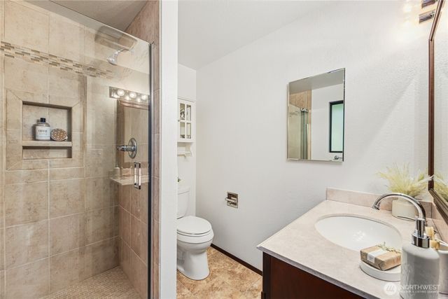 10027 169th Avenue NE, Redmond, WA 98052