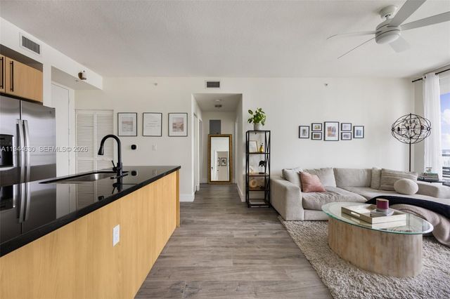 1111 SW 1st Ave 3723-N, Miami, FL 33130