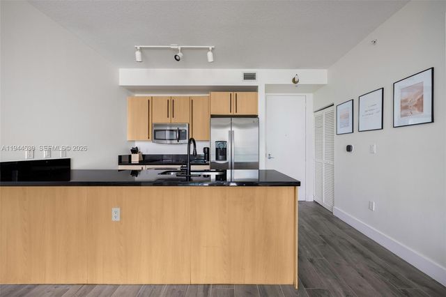 1111 SW 1st Ave 3723-N, Miami, FL 33130