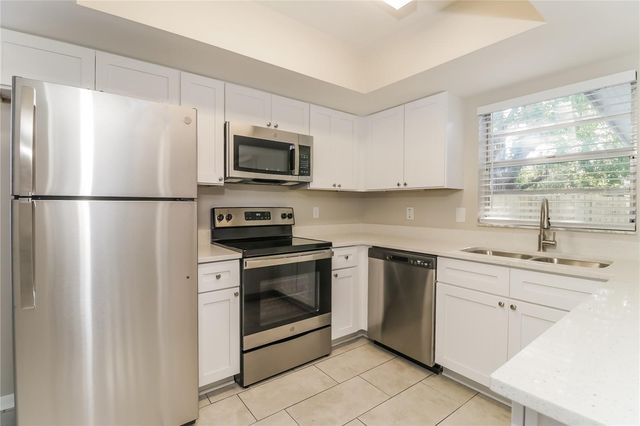 9059 DIXIANA VILLA CIRCLE, Tampa, FL 33635