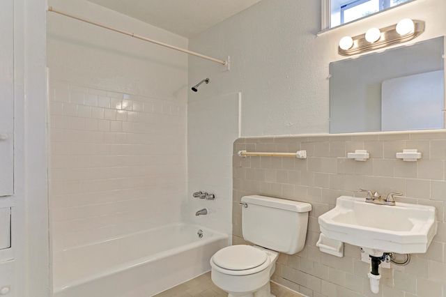 2202 Park Street 5, Houston, TX 77019