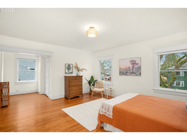 5015 Ne CLEVELAND Ave, Portland, OR 97211