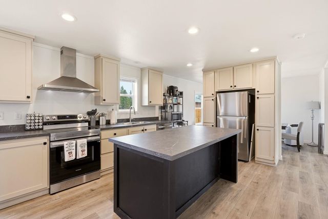 23518 S Malloy Prairie Rd, Cheney, WA 99004