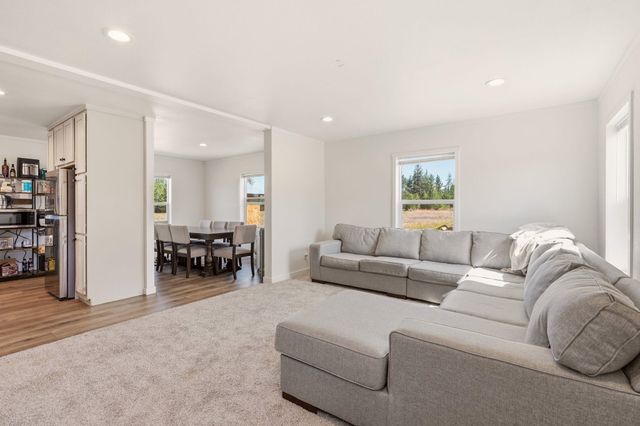 23518 S Malloy Prairie Rd, Cheney, WA 99004