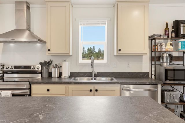23518 S Malloy Prairie Rd, Cheney, WA 99004