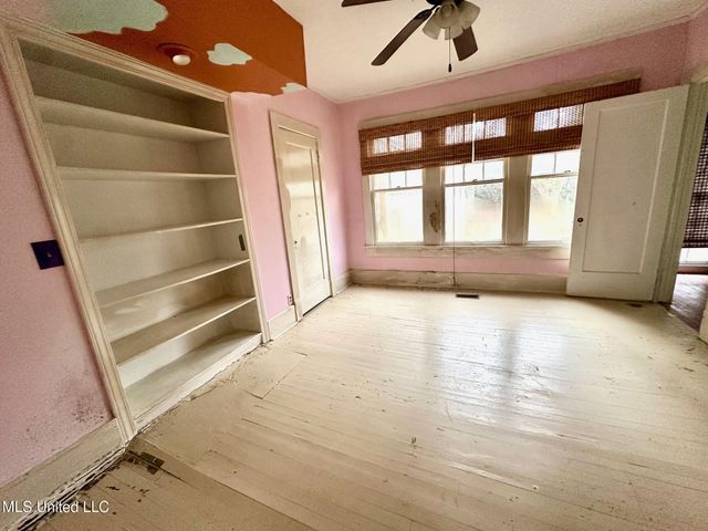 209 N Bolivar Avenue, Cleveland, MS 38732