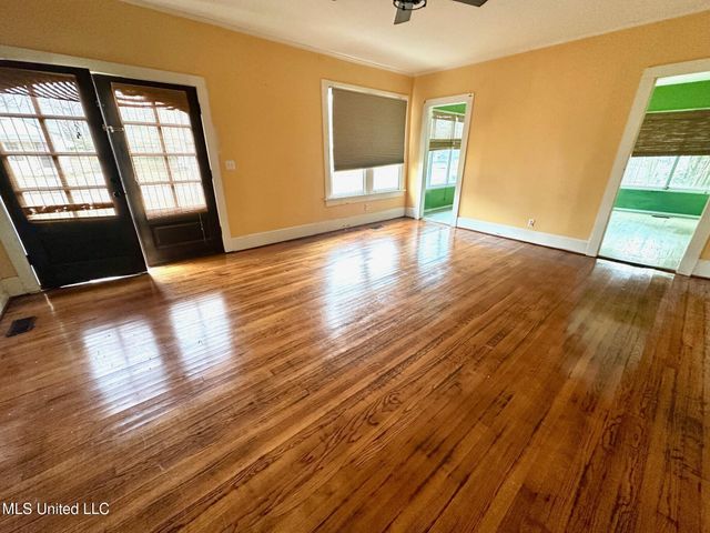 209 N Bolivar Avenue, Cleveland, MS 38732