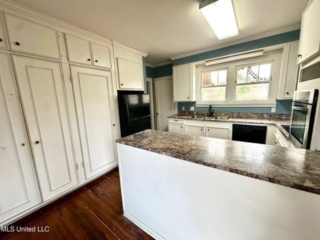 209 N Bolivar Avenue, Cleveland, MS 38732