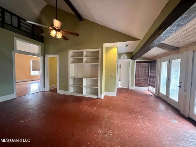209 N Bolivar Avenue, Cleveland, MS 38732