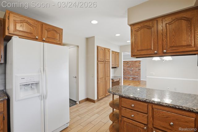 5972 Barnstable Court, West Bloomfield Charter Township, MI 48322