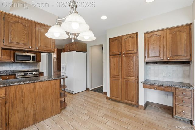 5972 Barnstable Court, West Bloomfield Charter Township, MI 48322