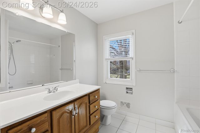 5972 Barnstable Court, West Bloomfield Charter Township, MI 48322