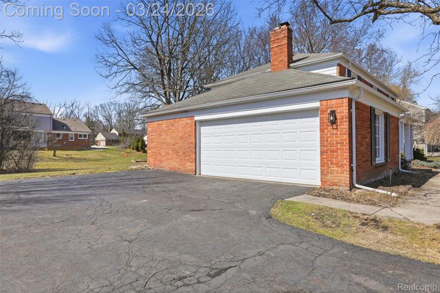 5972 Barnstable Court, West Bloomfield Charter Township, MI 48322