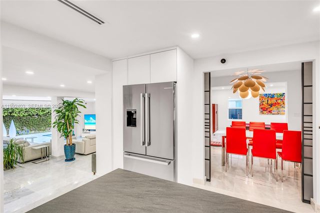 4321 Nautilus Dr, Miami Beach, FL 33140